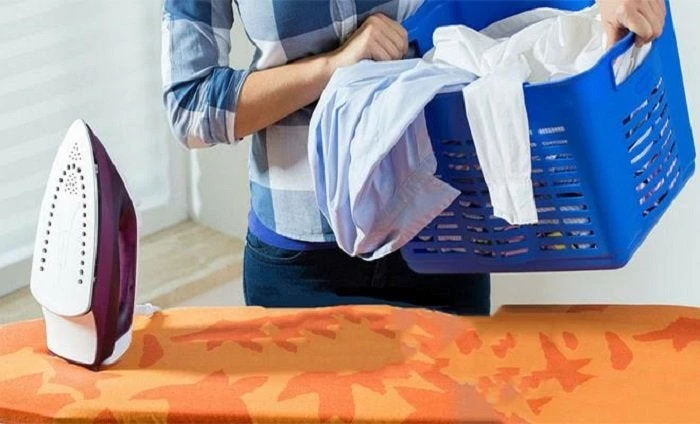 Πώς θα έχεις ατσαλάκωτα ρούχα με το πιο απλό κόλπο (βίντεο)